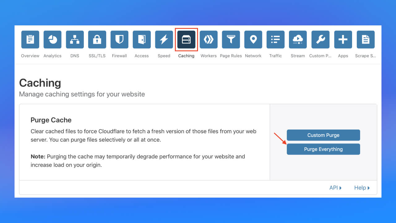 bạn vào tab Caching trong CloudFlare và chọn Purge Everything để xóa toàn bộ bộ nhớ cache.